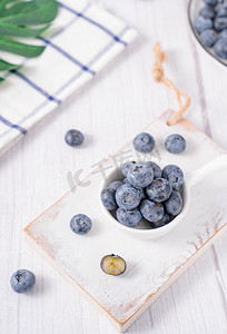 水果美食蓝莓鲜果营养摄影图配图