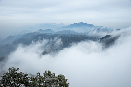 山脉云雾缭绕下午山峰山顶无摄影图配图