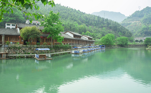 溪水摄影照片_清澈的湖水下午湖水农村无摄影图配图