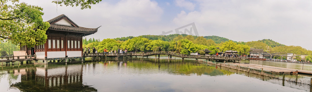 杭州西湖景区湖面下午全景湖面拍摄摄影图配图