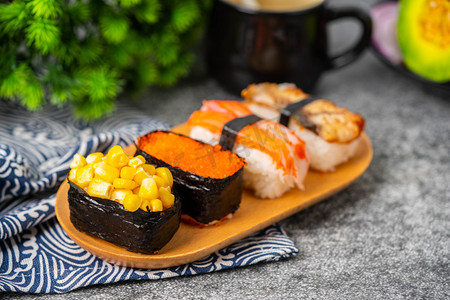 寿司白天美食鱼籽海苔室内食品摄影图配图