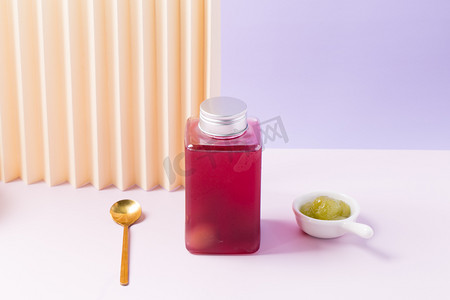 冰镇夏季果味果汁纯色饮品摄影图配图
