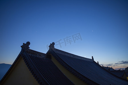 夜晚寺庙下午寺庙山里无摄影图配图