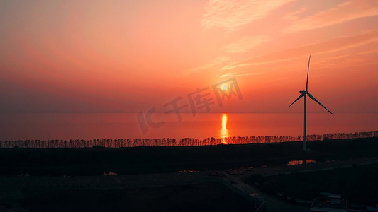 海边风景素材摄影照片_航拍海边风车夕阳素材