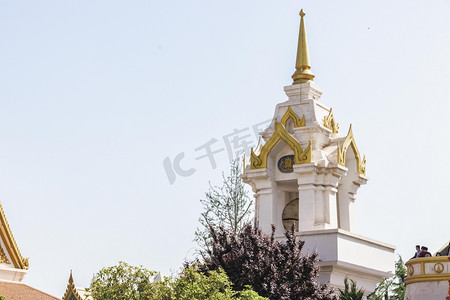 房屋元素摄影照片_洛阳白马寺白天泰国馆佛塔旅游摄影图配图