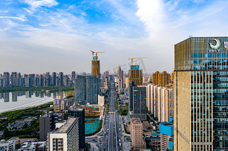 武汉城市建筑群晴天建筑群写字楼俯拍摄影图配图