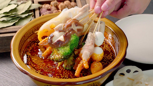 麻辣x展架摄影照片_棒棒鸡美食烹饪过程餐饮美食