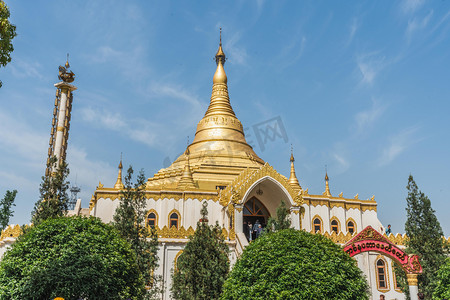 水墨风寺庙摄影照片_洛阳白天白马寺寺庙户外景区摄影图配图