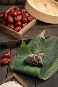 端午节中国传统节日摄影照片_端午节粽子暗调风格静物美食摄影图配图