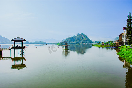 宝晶宫摄影照片_英德宝晶宫天鹅湖观光亭打卡点摄影图配图