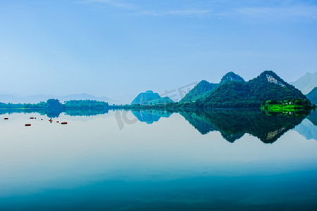 英德仙湖摄影照片_英德市宝晶宫天鹅湖网红点打卡点摄影图配图