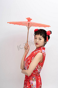 国潮上午美女打伞室内中国风摄影图配图