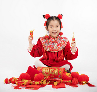 儿童节节日祝福摄影照片_喜庆早上女孩祝福室内花炮红灯笼摄影图配图