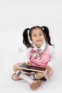 儿童节摄影照片_六一儿童节白天写字女孩室内学习摄影图配图