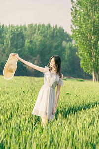 春季节气白天小满芒种立夏女孩麦田春游摄影图配图