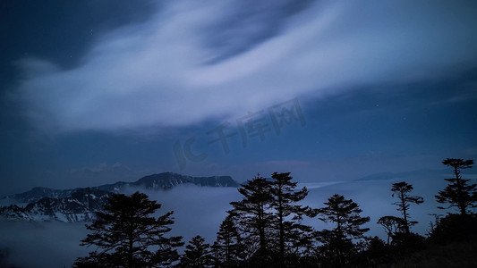 獅子座流星雨摄影照片_唯美大气星空摄影影视剧时光流逝时间流逝