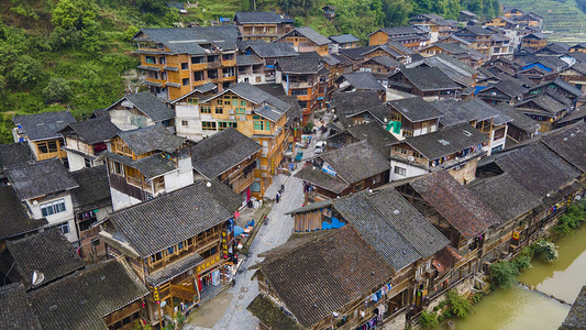 城市中午肇兴侗寨风光景区内无人机摄影图配图