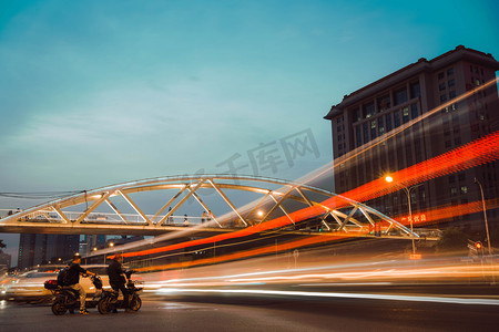 武汉城市交通夜晚交通石牌岭车流光绘摄影图配图