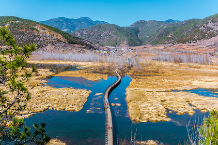 乡村清晨小桥湖水开车摄影图配图