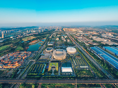 武汉城市建筑地标晴天地标建筑光谷国际网球中心航拍摄影图配图