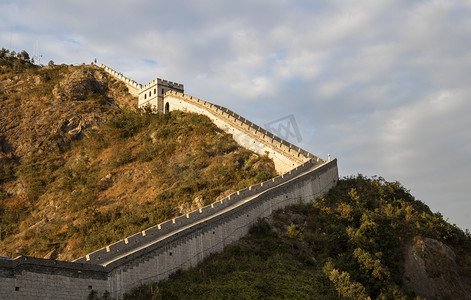 党建红岩摄影照片_温州山上的长城下午长城山上无摄影图配图