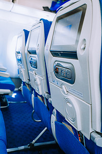 机舱内部摄影照片_出行方式白天机舱座椅飞机内部空镜特写摄影图配图