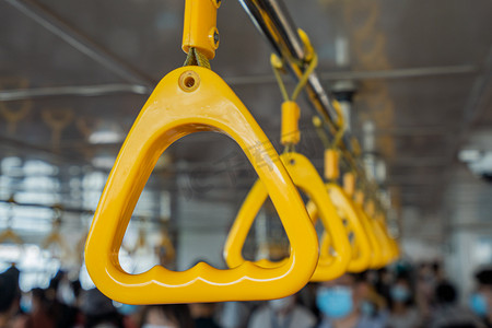 公共交通白天公共交通工具的把手船上公交车上无摄影图配图