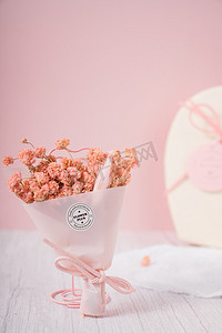 520情人节粉色礼物花卉摄影图配图