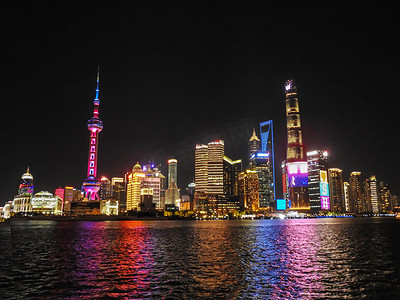 万国建筑群摄影照片_上海夜景外滩东方明珠摄影图摄影图配图