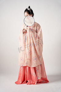 国潮传统文化古风汉服团扇遮面摄影图配图