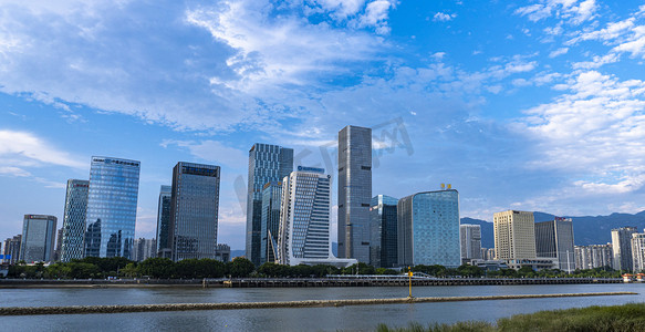 .霓虹摄影照片_福建福州金融街高楼cbd摄影图配图