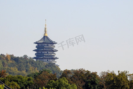 杭州秋天雷峰塔西湖摄影图摄影图配图