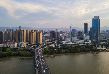 汽车大桥摄影照片_福建福州闽江尤溪大桥交通摄影图配图