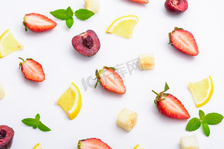 美食白天草莓柠檬白色背景平铺摄影图配图