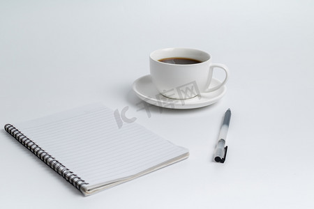商务创意笔记本咖啡笔办公环境静物摄影图配图