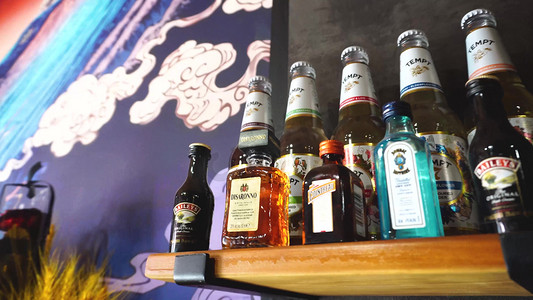 酒瓶洋酒酒吧小资情调现代酒啤酒