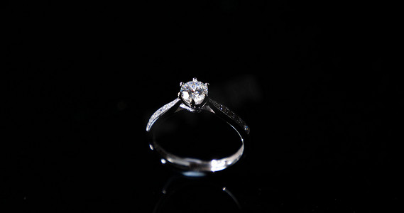 戒指钻戒婚礼爱情求婚情侣恋爱指环钻石戒指广告宣传520表白日