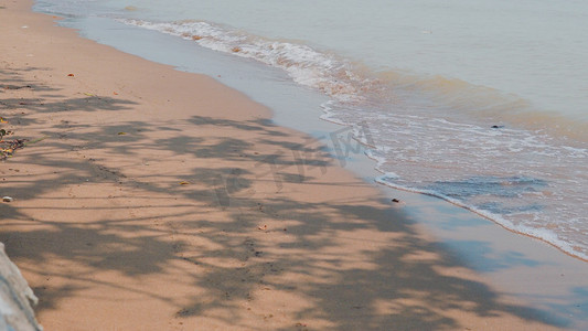 阳光海浪沙滩摄影照片_夏季夏天唯美阳光沙滩大海海浪