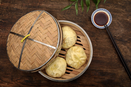 温开水摄影照片_美食制作下午蒸包厨房制作摄影图配图