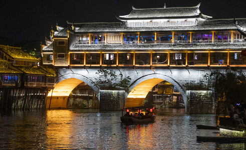 城市夜晚凤凰古城夜景风光景区在摄影摄影图配图