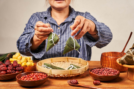 端午粽子粽叶端午粽美食摄影图配图