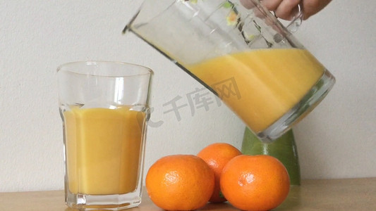橙汁橙子唯美高清橙汁倒完