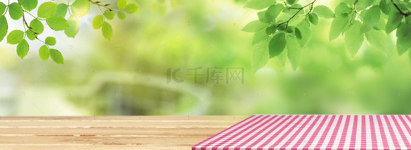 清新绿色树荫粉色桌布背景