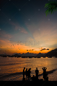 夏季游玩背景图片_夕阳下毕业游玩的年轻人