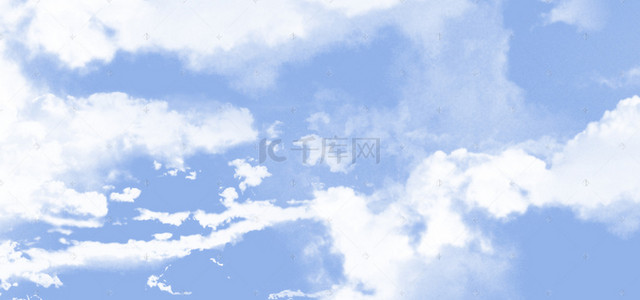 飞机蓝天白云背景图片_蓝天白云天气晴朗