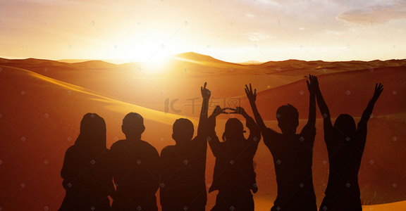 创意合成商务人士背景图片_夕阳下人物举手欢呼团队合成背景