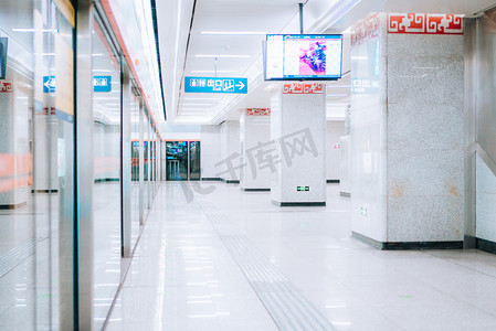 武汉城市建筑室内建筑地铁慢门摄影图配图