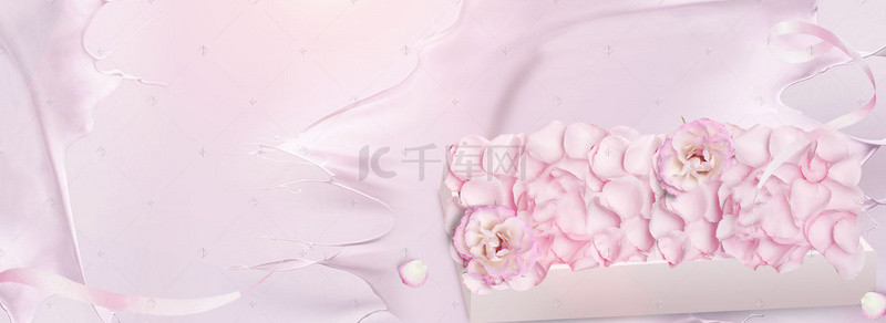 粉紫色补水化妆品花瓣海报