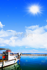 清新夏季海边渔船蓝天白云背景