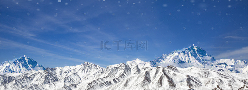 促销天空背景图片_雪景高山蓝天背景